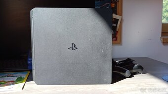 Predám Playstation 4 - 3