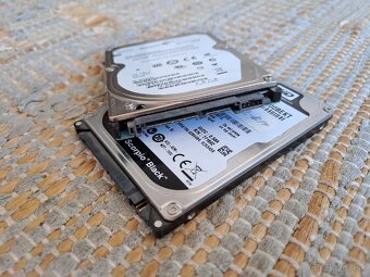 Predám SATA 2,5 palcové hard disky do notebooku - 3