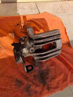 Zadny pravy brzdovy strmen Audi A4 B6 - 3