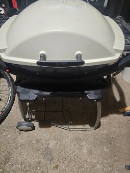 Plynovy gril weber  seria Q2000 - 3