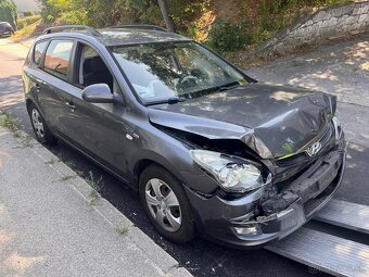 2x Hyundai i30 1.4 benzin druhý na diely - 3