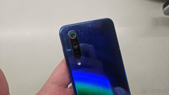 Xiaomi Mi9 SE - výborný mobil do ruky - 3