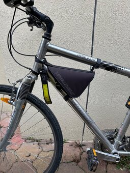 Predam crossovy bicykel Giant Hyde Park - 3