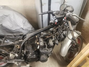 Kawasaki GPZ 550 - 3