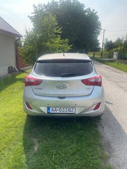 predám hyundai i30 (2012) - 3