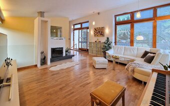 Luxusný dom s 11á pozemkom pri lese ul Na stráni, Podhradová - 3