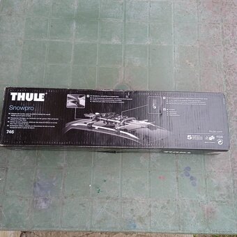 Predám strešný nosič thule + držiaky na lyže thule - 3