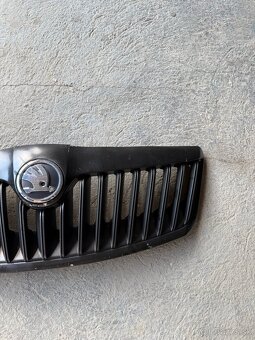 Čierna maska octavia 2 facelift - 3