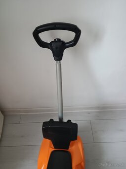 Odrážadlo auto - 3