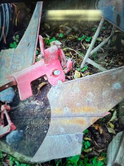 Predám obracak pluh na tera-vari - 3