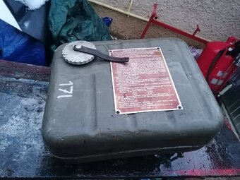 vojenska prilba,petrolejka,nádrž, flasa - 3