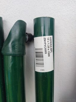 Zelené plotové stĺpiky a vzpery - 3