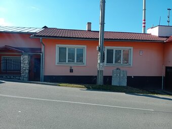 NA PREDAJ - rodinný dom (10 izieb) v meste KROMPACHY - 3