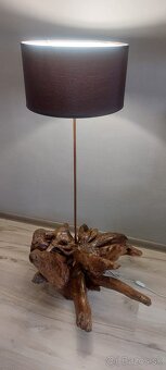 Stojanová lampa s koreňa - 3