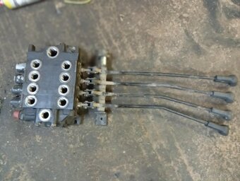 Hydraulický rozvádzač - 3