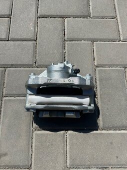 ORIGINÁL PSA predný brzdový strmeň - 3