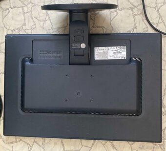 Predám monitor lg flatron w2241s 22 palcou vga - 3