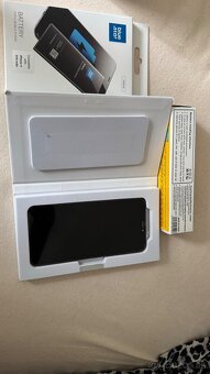 Predam dispej+baterku+lepidlo na lcd na iphone 11 - 3