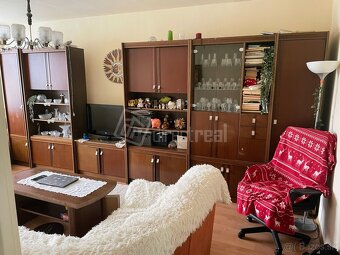 Predám 3izbový veľkometrážny byt s balkónom,ul Veľ… - 3