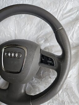 Predám sivý volant Audi A4 B8 - 3
