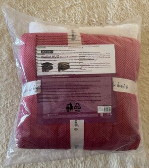 Vankúš a luxusná deka - DORMEO hrejivý set Warm Hug - 3