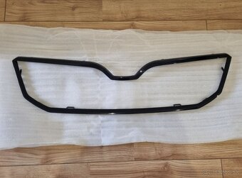 PREDNA MASKA OCTAVIA 3 / 3FL / 4RAMCEK GRILU MASKY CIERNY - 3