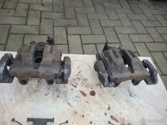 Brzdové strmene Bmw 320d e90/e91 - 3