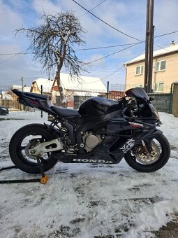Honda cbr1000rr - 3