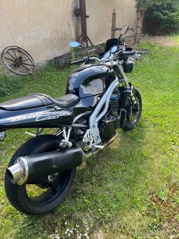 Triumph,(Suzuki,Honda,Kawasaki,Yamaha) - 3