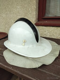 Predám zachovalú hasičskú prilbu PZ-2 - 3