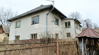 Exkluzívne na predaj rodinný dom s pozemkom v obci Šapinec - 3