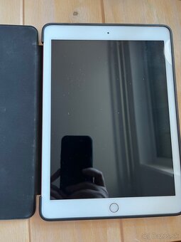 iPad 6.generacie 128GB bez nabíjačky s obalom - 3
