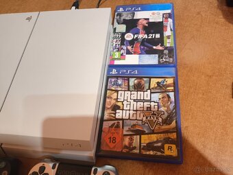 PS4 (500GB) + 2 ovládače + 2 hry - 3