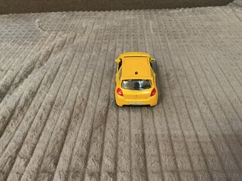 ŽLTÉ AUTÍČKO - 3