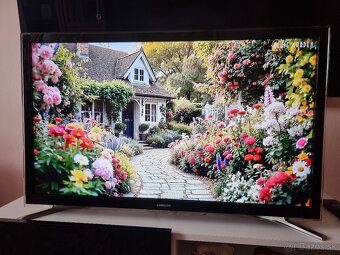 Predám SMART LED TV SAMSUNG UE32F4500AW HD - 3