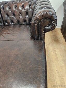 CHESTERFIELD ŠTÝL,KOŽENÁ V TOP STAVE,ZNÍŽENÁ CENA - 3