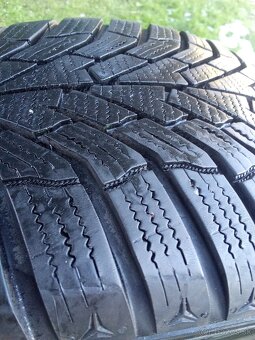 225/45 r17  zimné pneu.7,5 mm - 3
