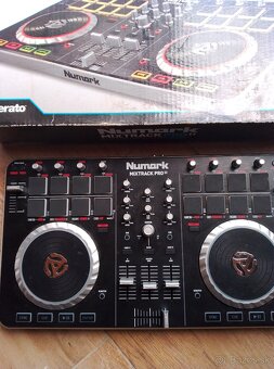 DJ pult Numark - 3