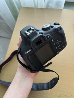 Canon EOS 2000D - 3