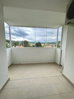 Na predaj 3-izbový byt s loggiou, po rekonštrukcii vo výborn - 3