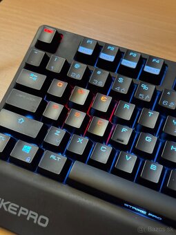 Predám mechanickú klávesnicu Ozone Strike Pro - 3