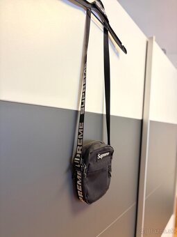 Supreme taska cez pleco - 3