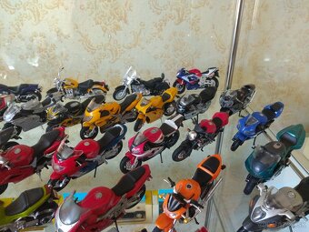 moto-modely 1/18 - 3