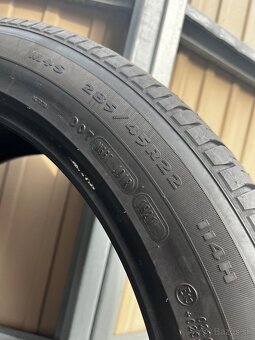 285/45r22 - 3