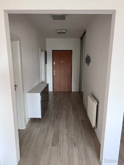 Prenájom 2 izbového bytu vo Villa Parku s parkovacím státím - 3