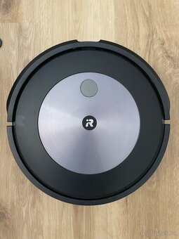 Robotický vysávač iRobot Roomba j7 - 3