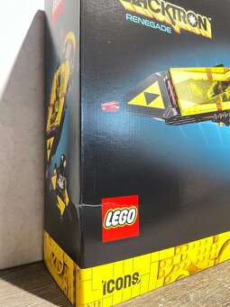 LEGO Icons 10355 Blacktron Renegade - 3