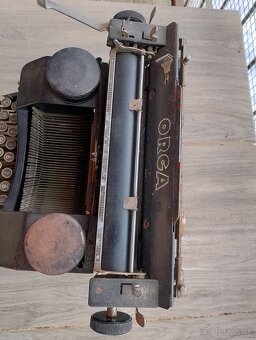 Starý písací stroj - 3