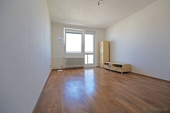 Zrekonštruovaný 1-izbový byt s lodžiou priamo v centre mesta - 3