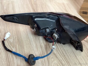 Zadné svetlo-Mazda CX5 pravé s meníš poškodeným - 3
